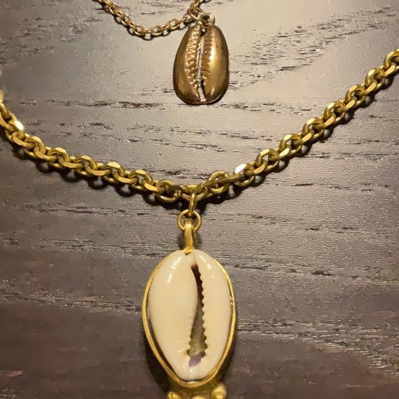 2 for 1 Fabulina necklaces. Beautiful beachy, shell stack in gold - Picture 5 of 5